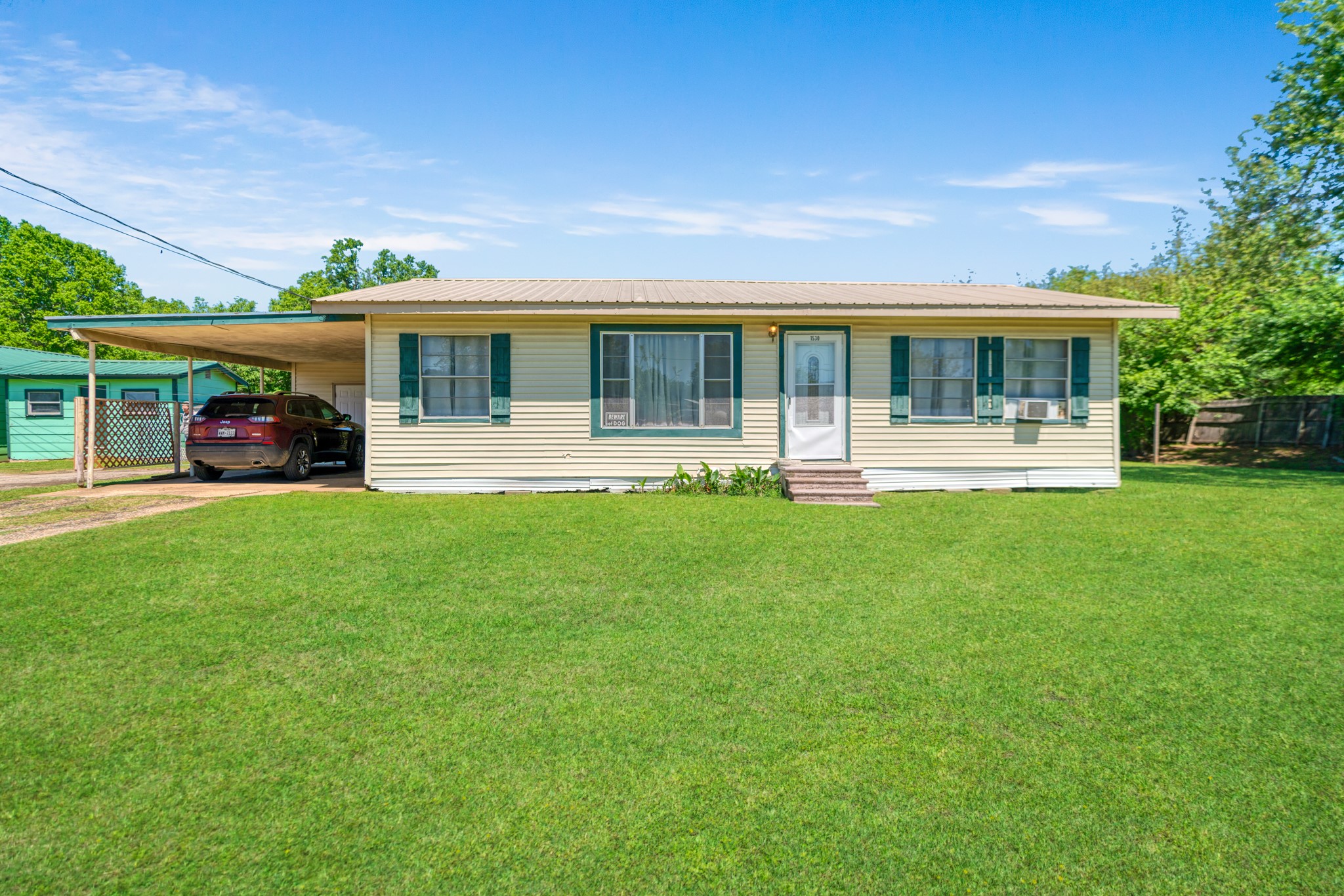 1530 W Front Street Street Blossom TX 75416