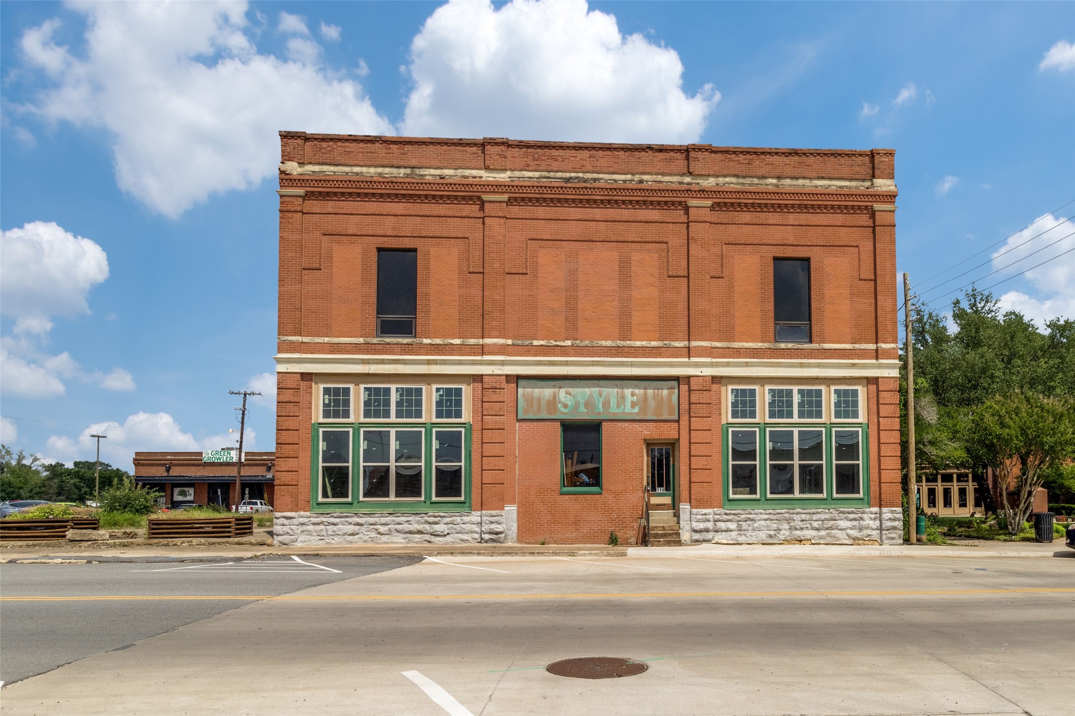 114 N Houston Avenue Denison TX 75021
