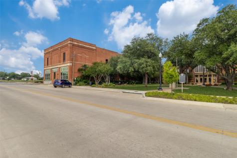 114 N Houston Avenue Denison TX 75021