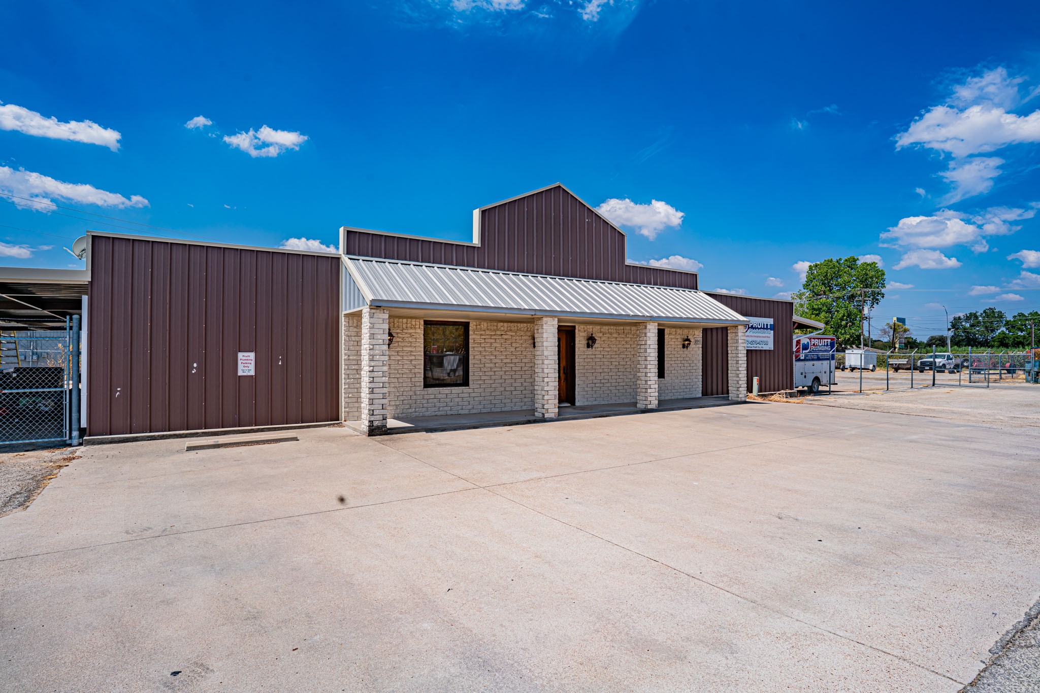 200 Kings Plaza Granbury TX 76049