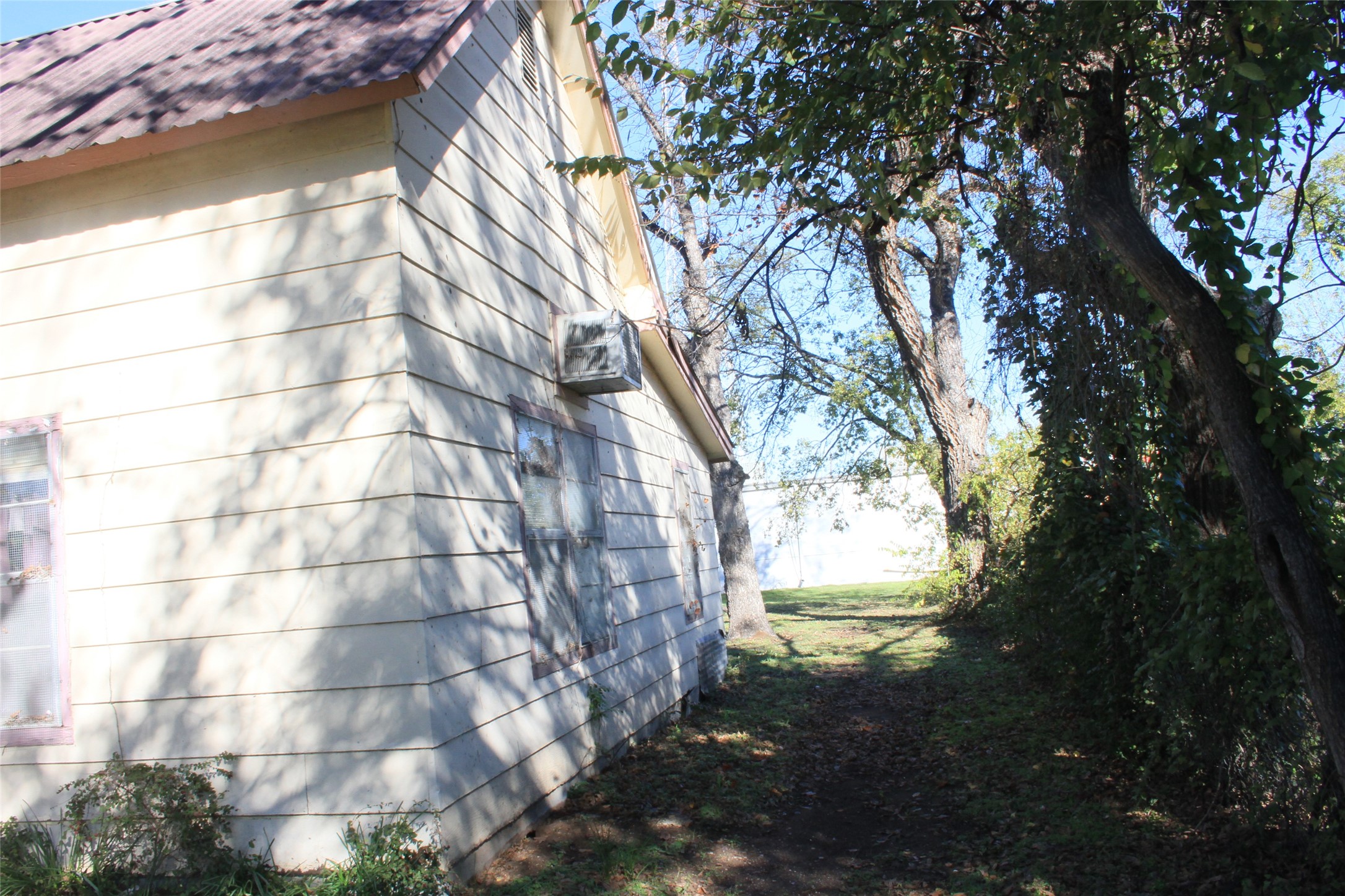 101 E Commerce San Saba TX 76877