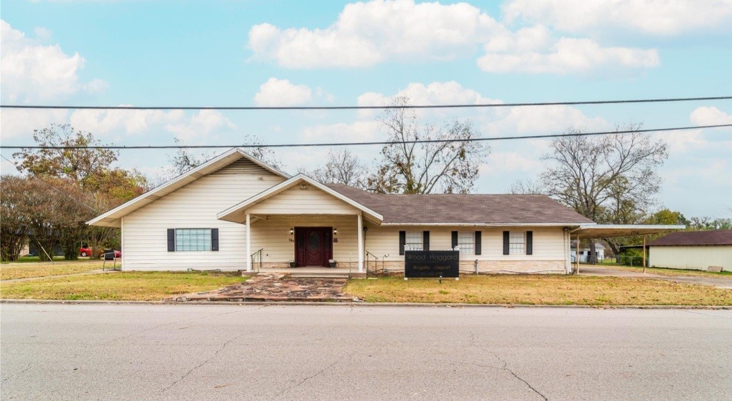 508 Monroe Street Deport TX 75435