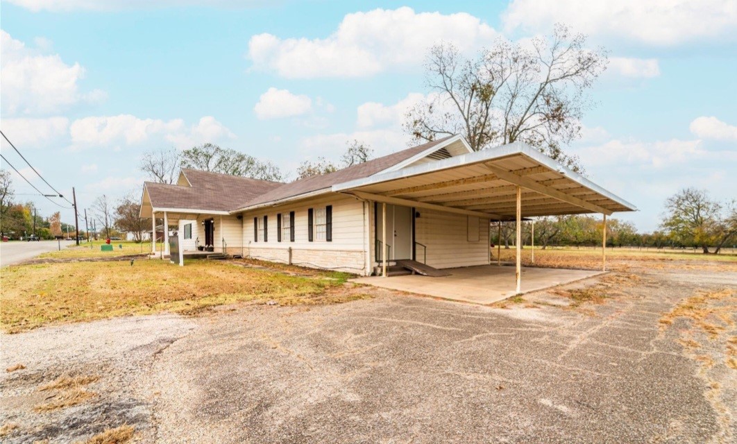 508 Monroe Street Deport TX 75435