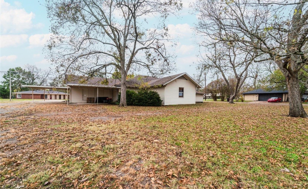 508 Monroe Street Deport TX 75435