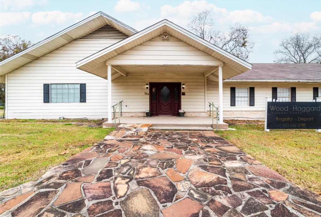 508 Monroe Street Deport TX 75435