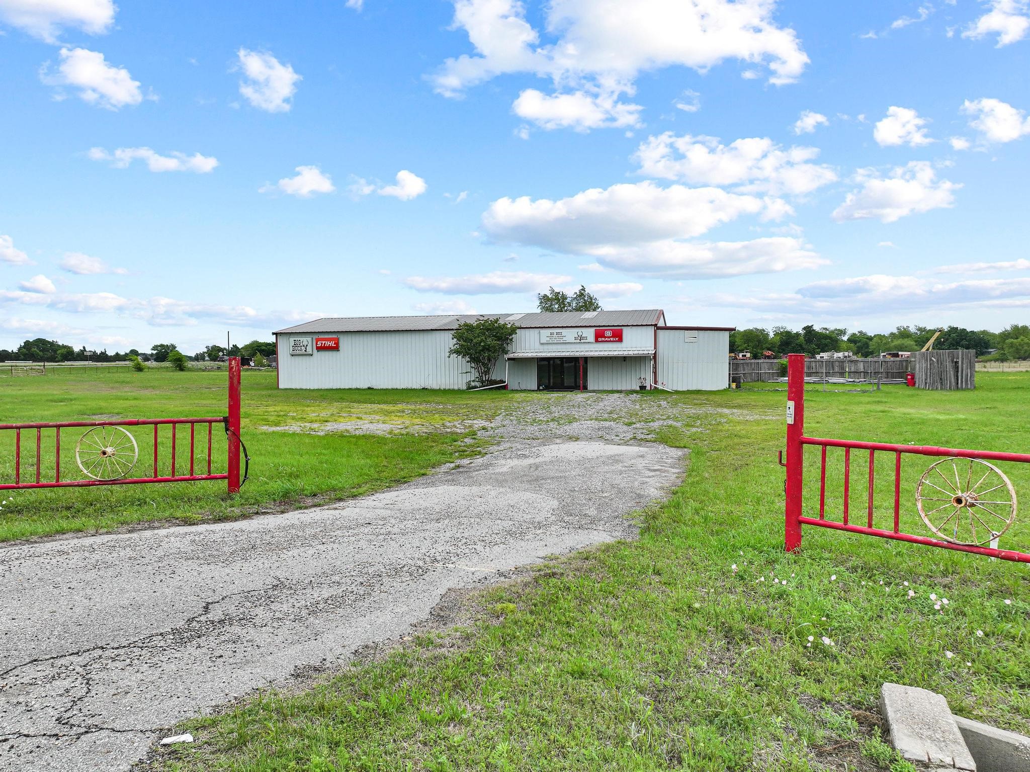 3301 S State Highway 121 Bonham TX 75418