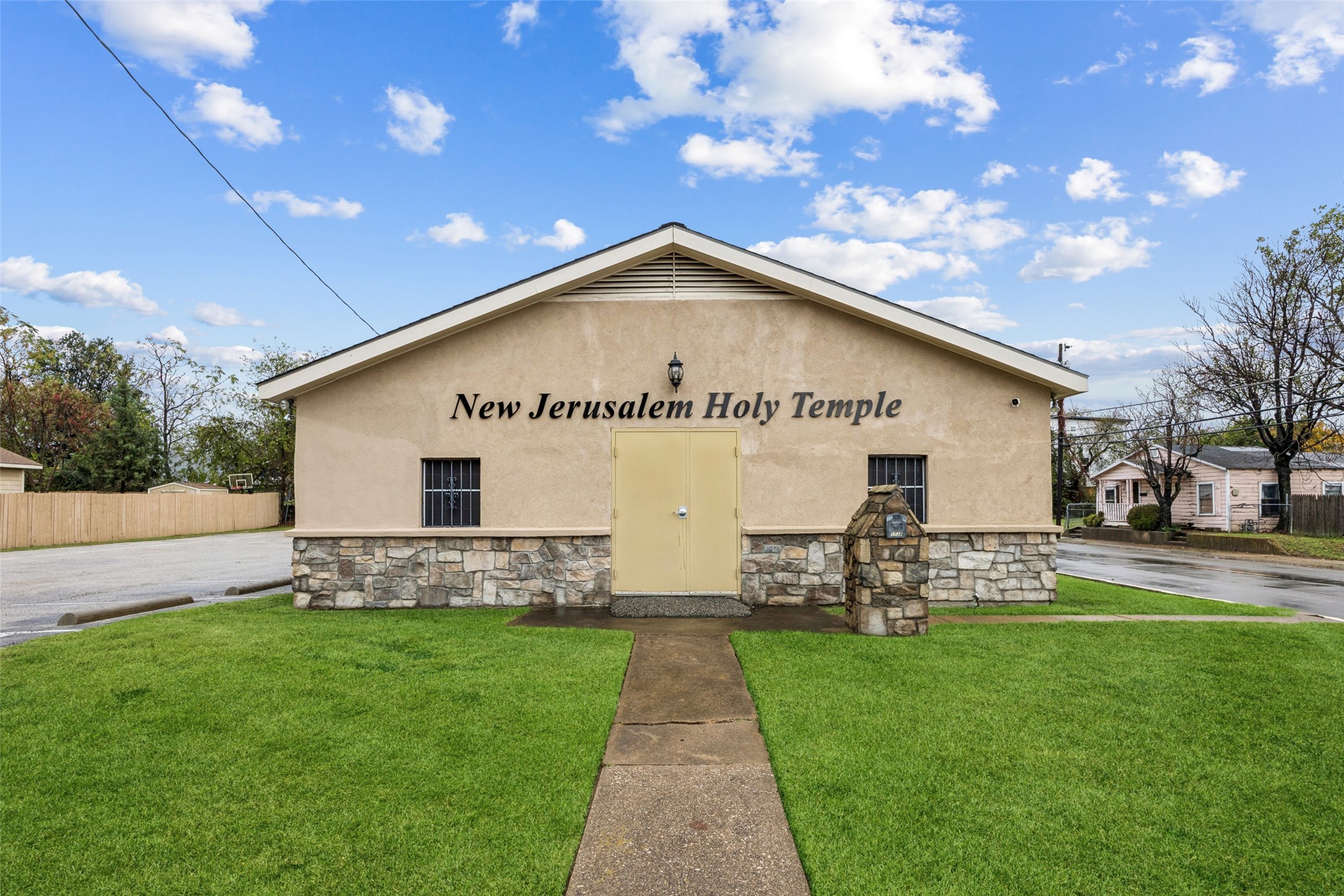 1738 Nomas Street Dallas TX 75212