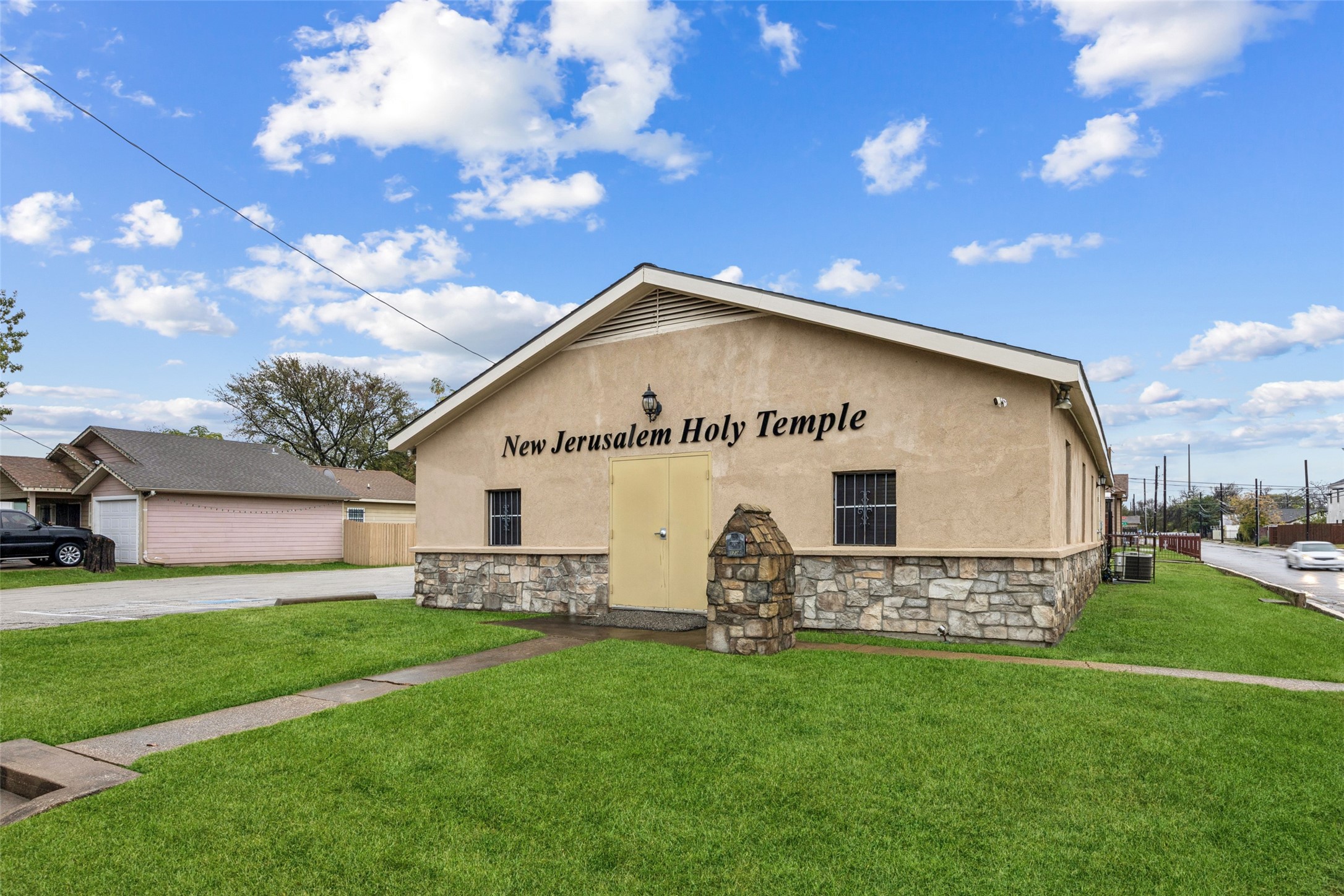 1738 Nomas Street Dallas TX 75212