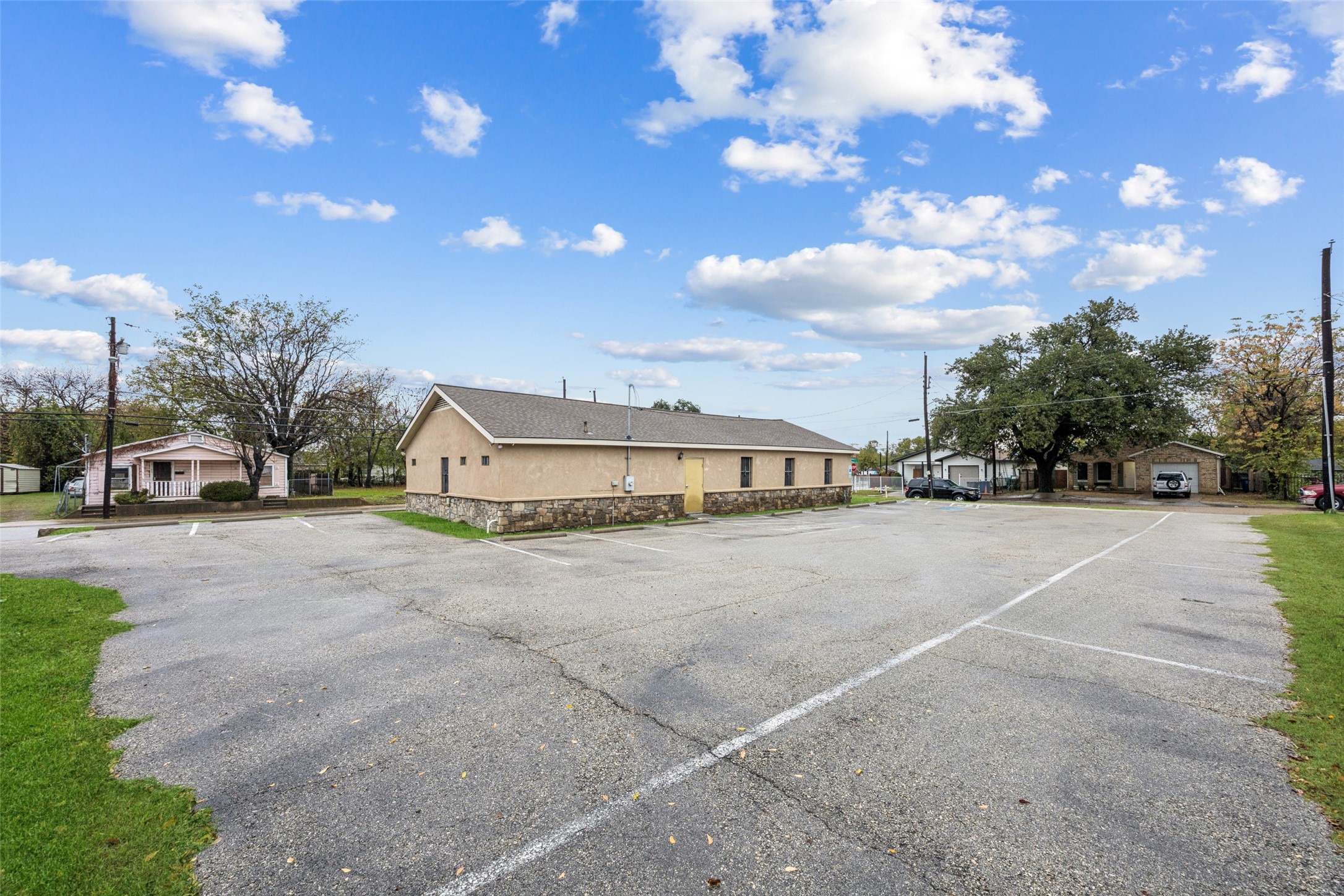 1738 Nomas Street Dallas TX 75212