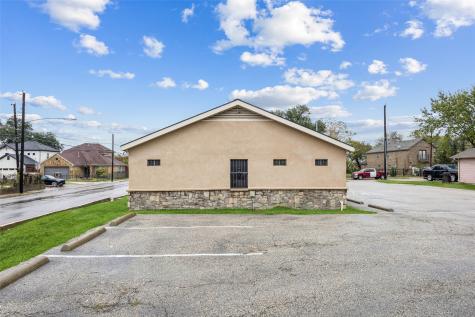 1738 Nomas Street Dallas TX 75212