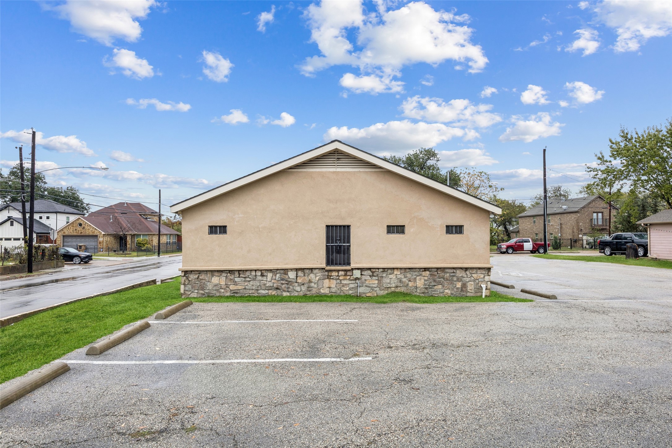 1738 Nomas Street Dallas TX 75212