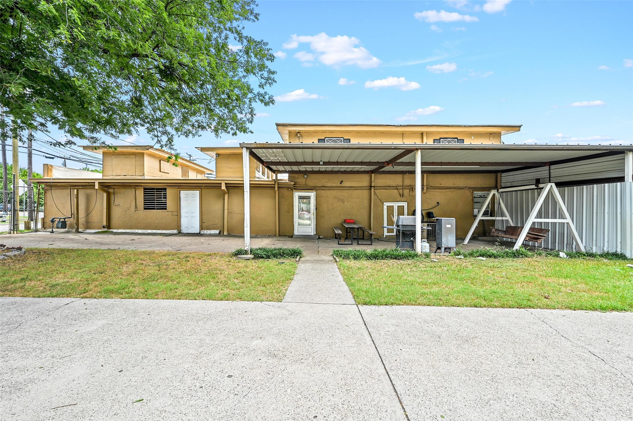 5301 W Davis Street Dallas TX 75211