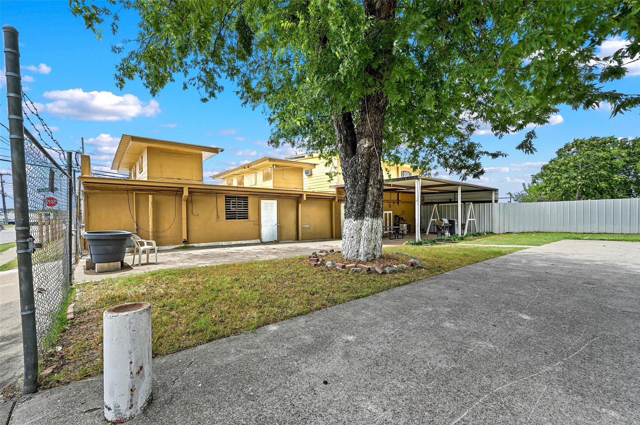 5301 W Davis Street Dallas TX 75211