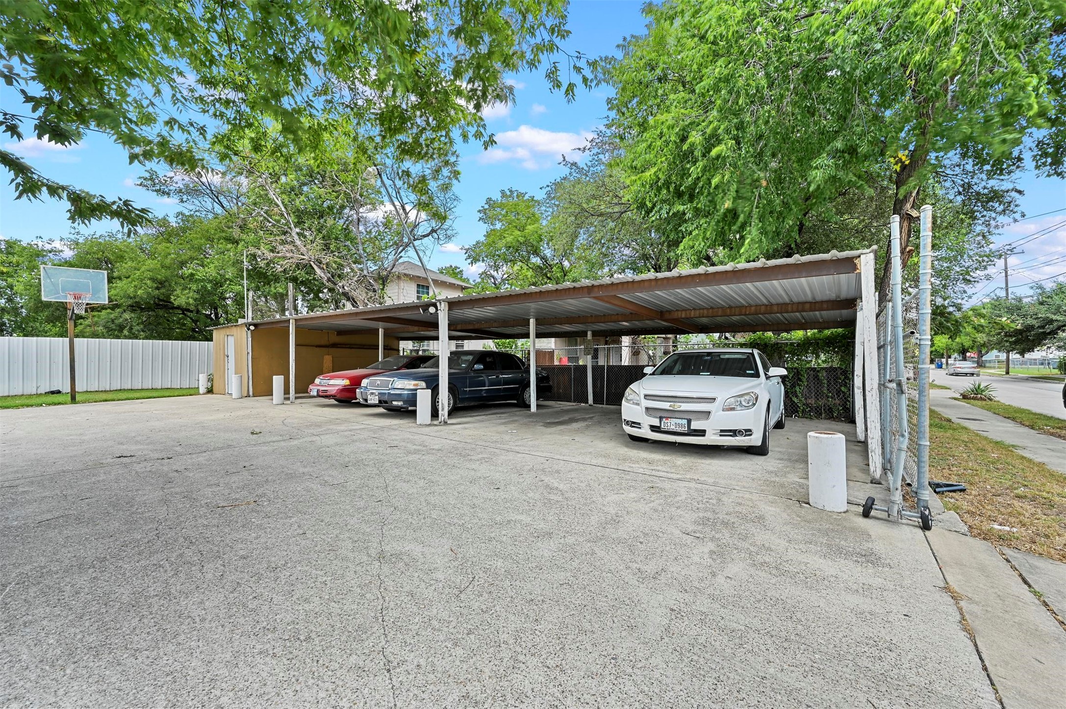 5301 W Davis Street Dallas TX 75211