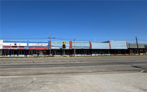 208 E Gassaway Avenue Lott TX 76656