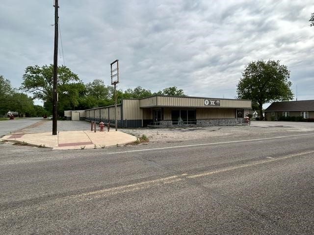 228 W Grand Street Whitewright TX 75491