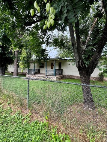 302 Lakeview Street Glen Rose TX 76043