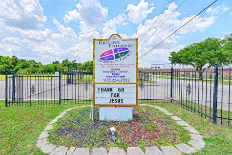 1012 E Wintergreen Road Desoto TX 75115