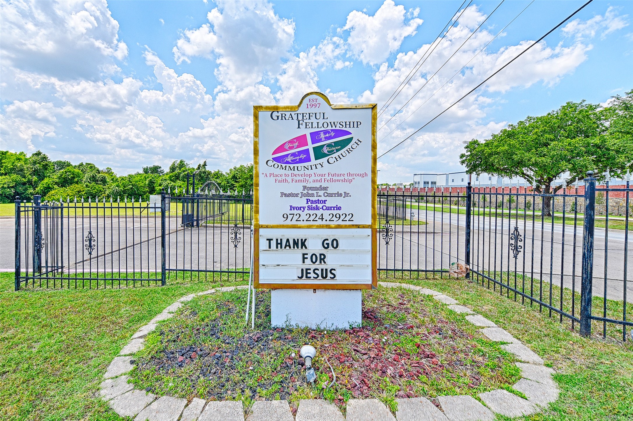 1012 E Wintergreen Road Desoto TX 75115