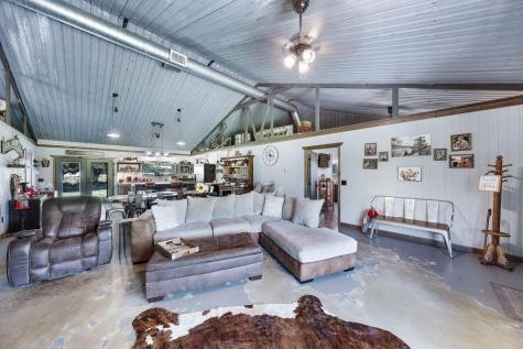 5608 Highway 82 Blossom TX 75416
