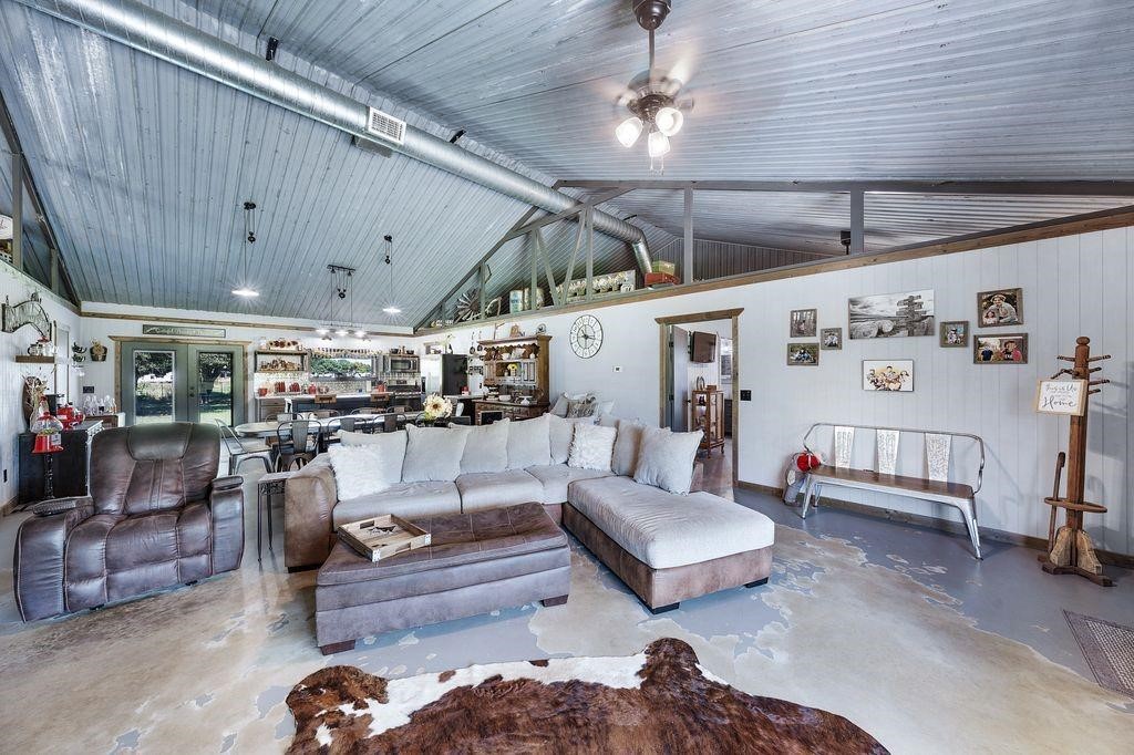 5608 Highway 82 Blossom TX 75416