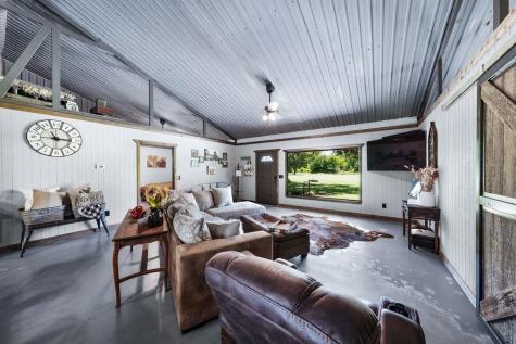 5608 Highway 82 Blossom TX 75416