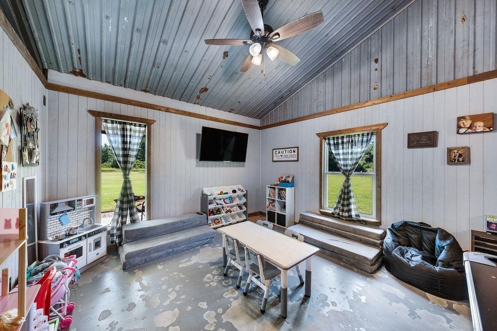 5608 Highway 82 Blossom TX 75416