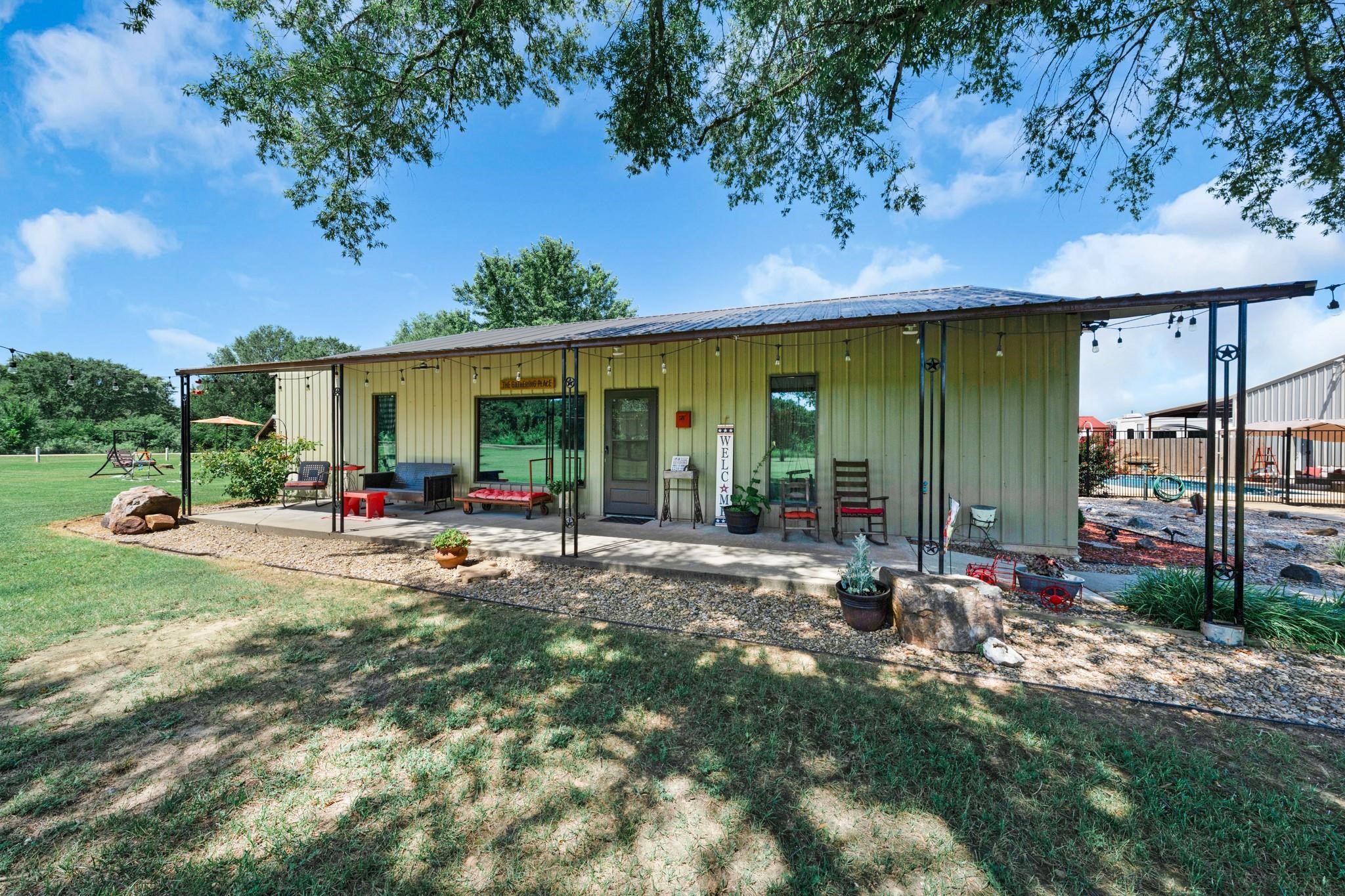 5608 Highway 82 Blossom TX 75416