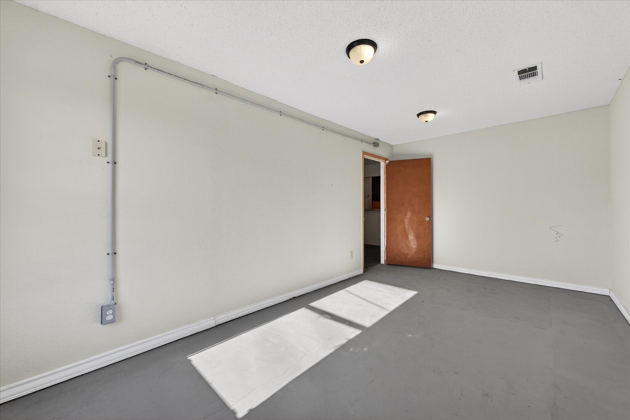 611 W Spring Valley Road Hewitt TX 76643