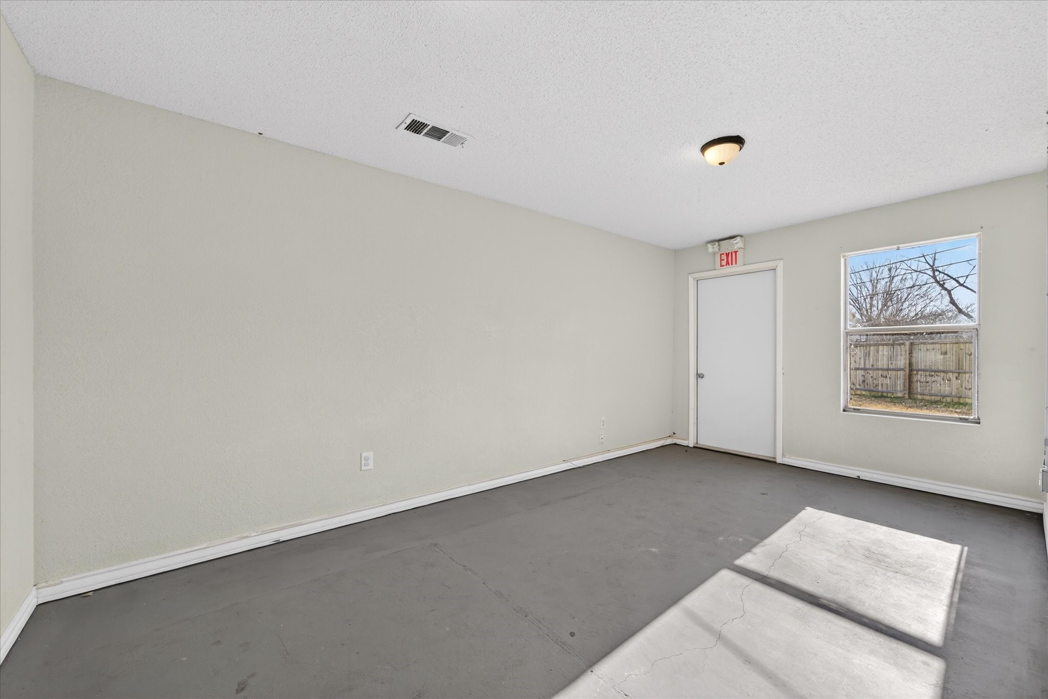 611 W Spring Valley Road Hewitt TX 76643