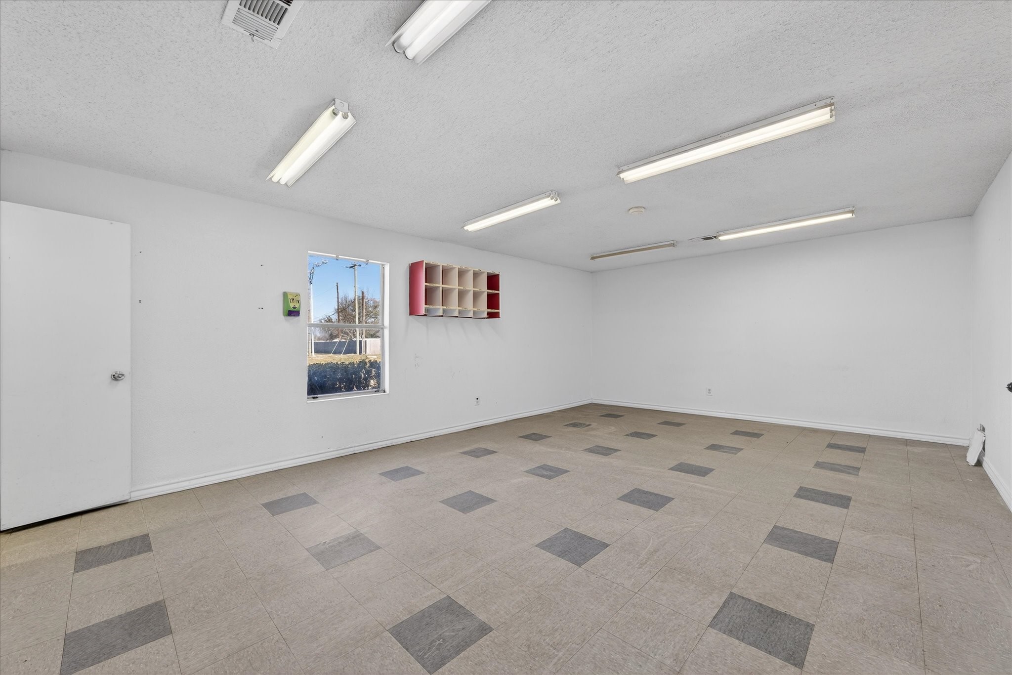 611 W Spring Valley Road Hewitt TX 76643