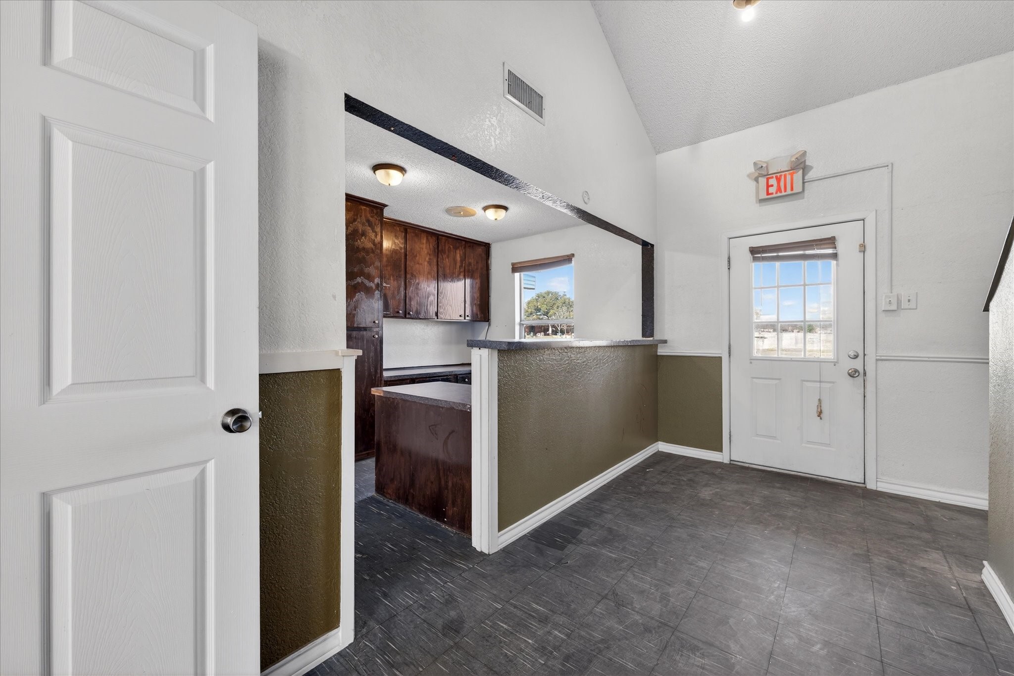 611 W Spring Valley Road Hewitt TX 76643