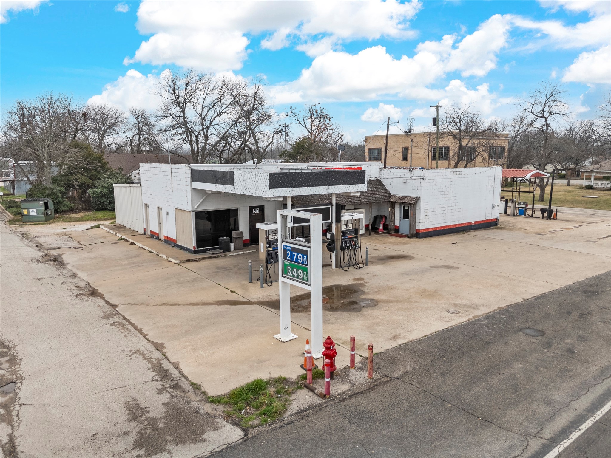 201 W Oak Street West TX 76691