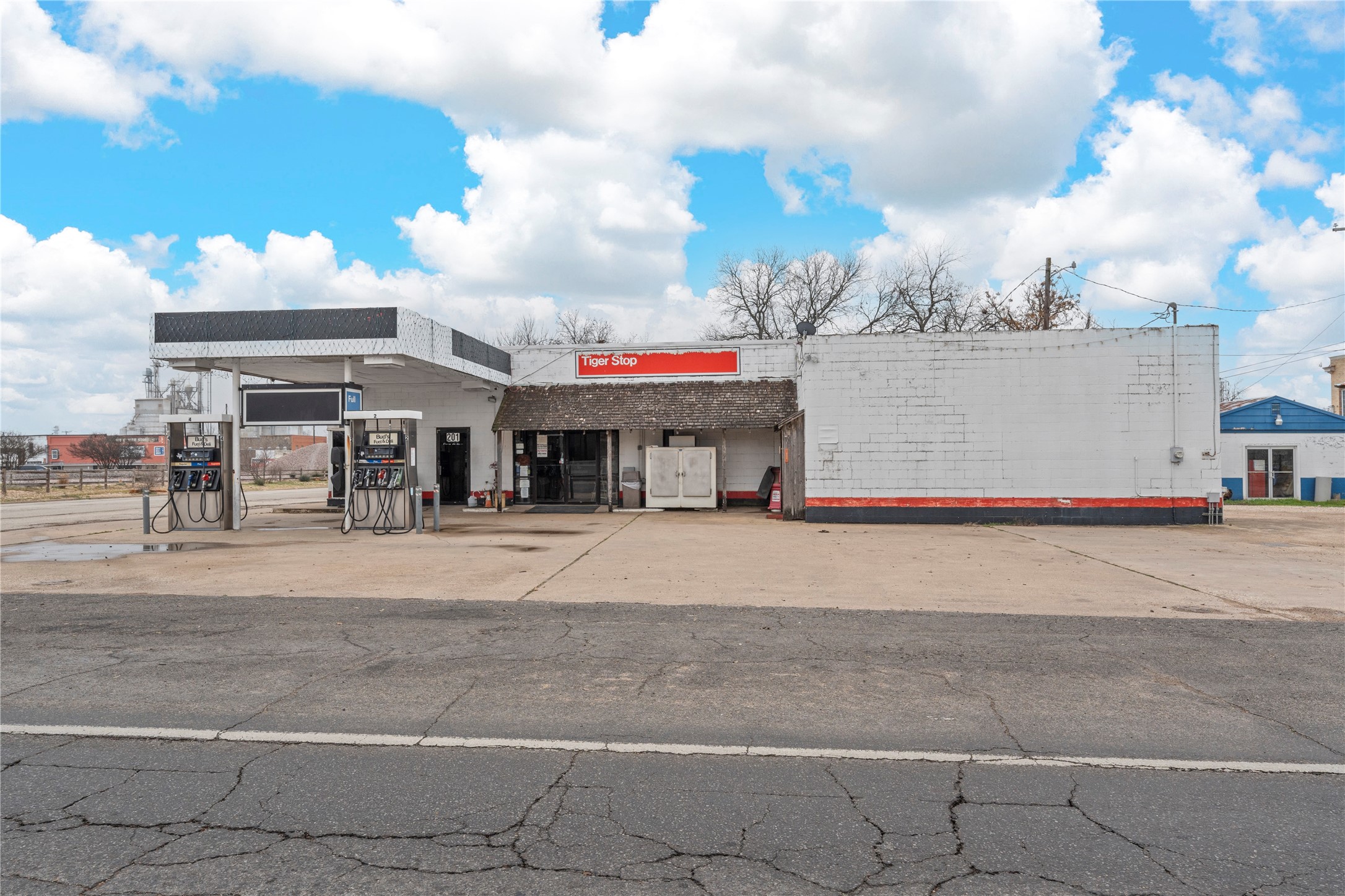 201 W Oak Street West TX 76691