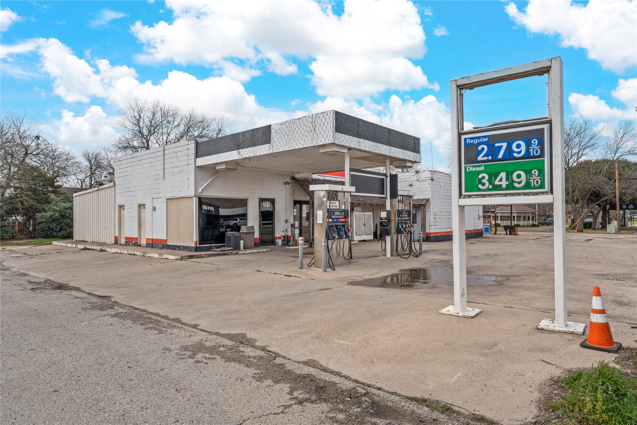 201 W Oak Street West TX 76691