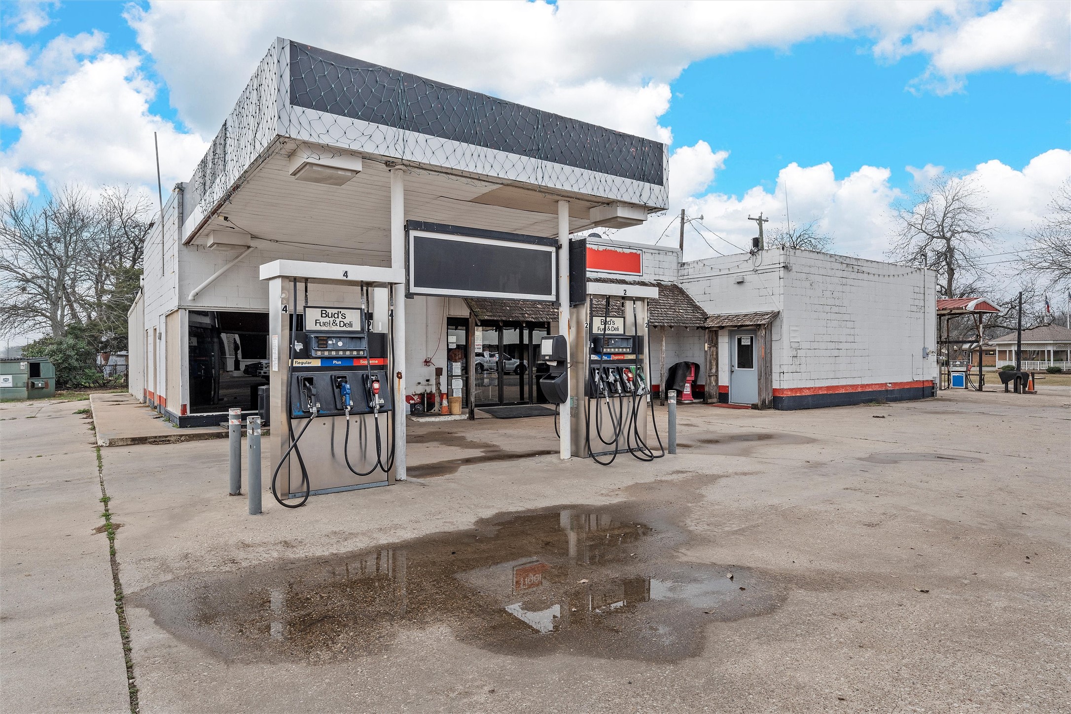 201 W Oak Street West TX 76691