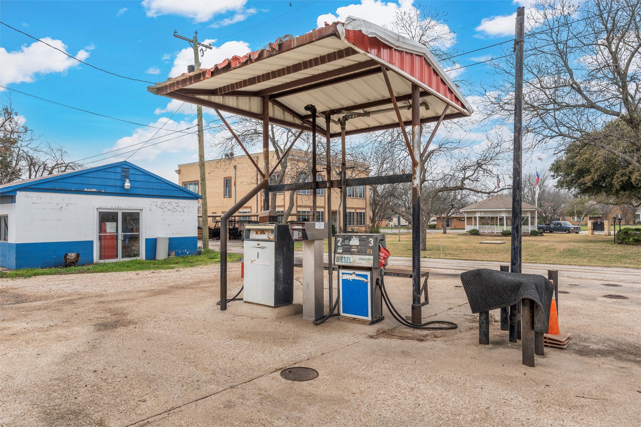 201 W Oak Street West TX 76691