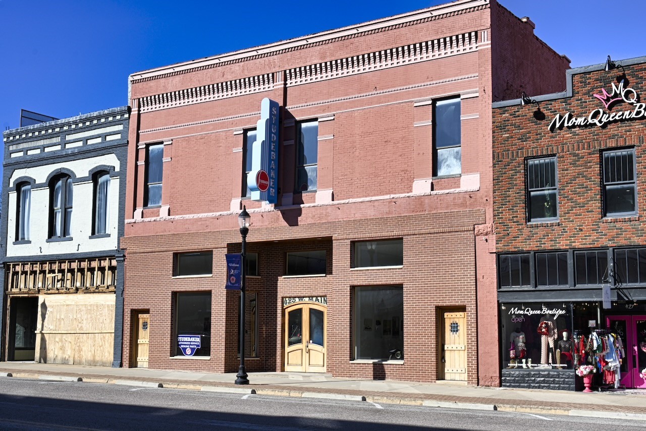 425 W Main Street Denison TX 75020