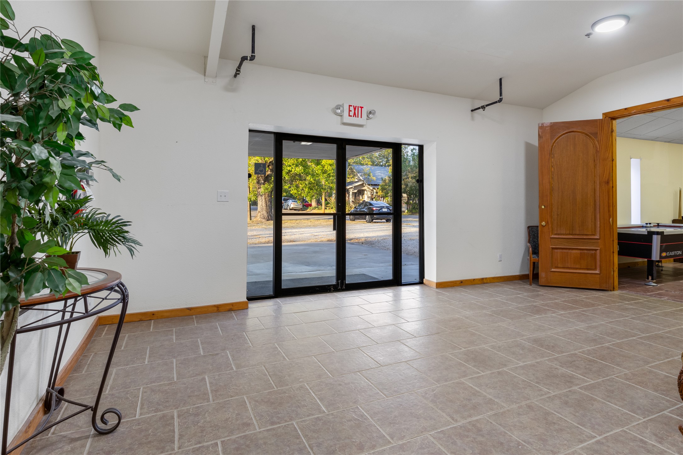 803 Chestnut Street Commerce TX 75428