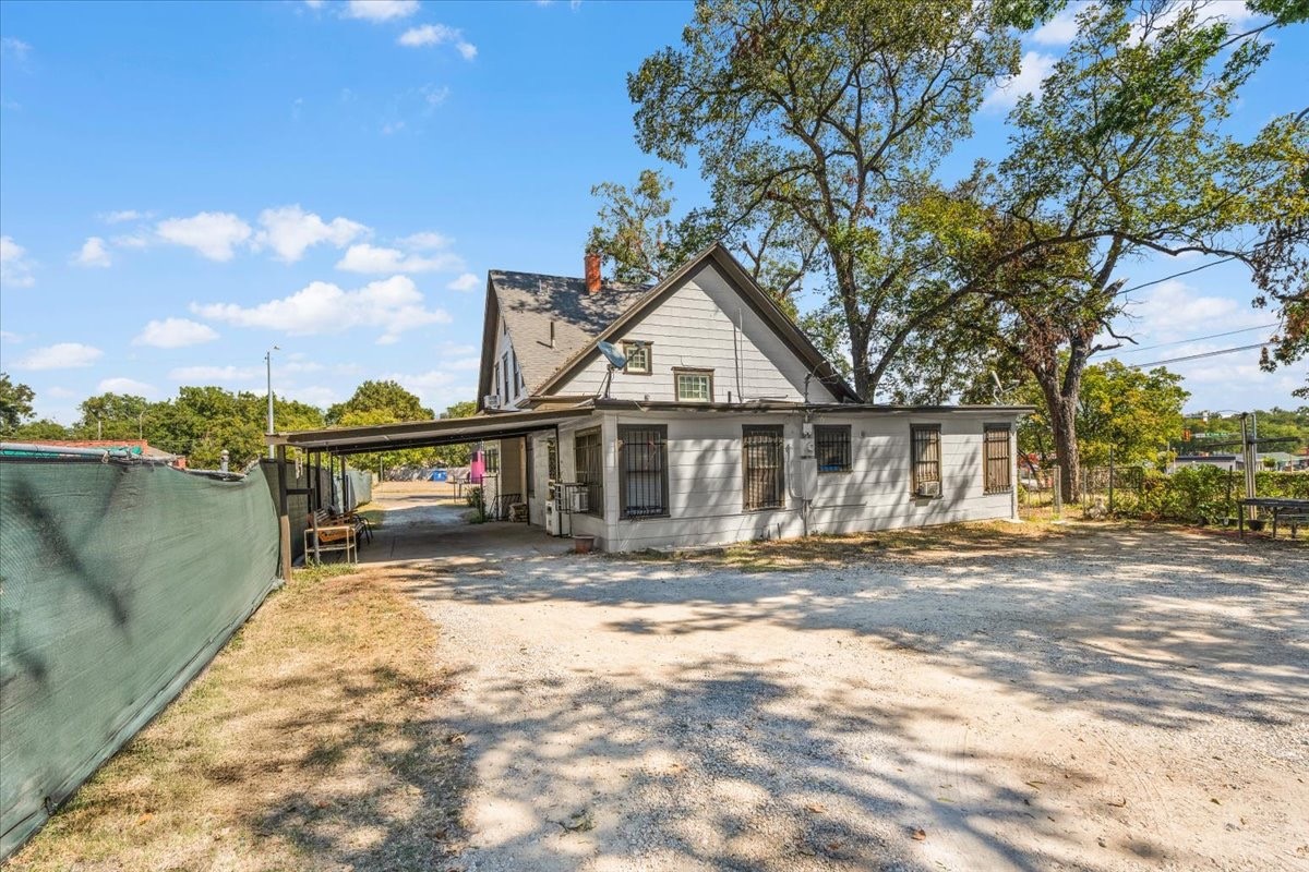 2709 Azle Avenue Fort Worth TX 76106