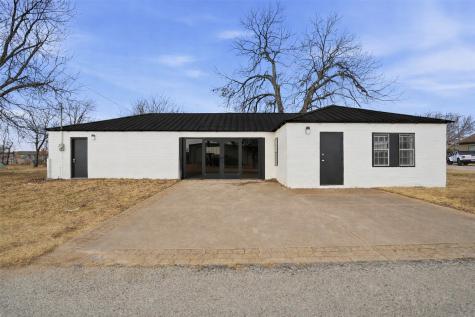 129 N Magnolia Street Crowley TX 76036