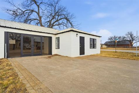 129 N Magnolia Street Crowley TX 76036