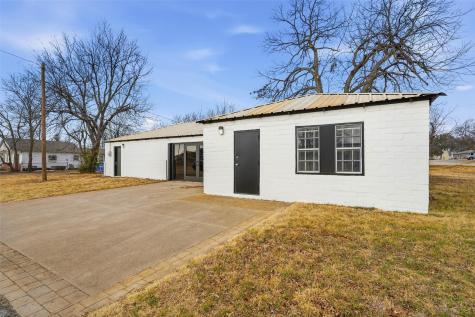 129 N Magnolia Street Crowley TX 76036