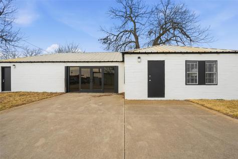 129 N Magnolia Street Crowley TX 76036