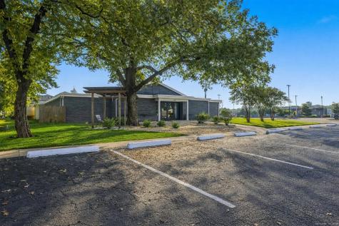 116 N Clark Street Burleson TX 76028