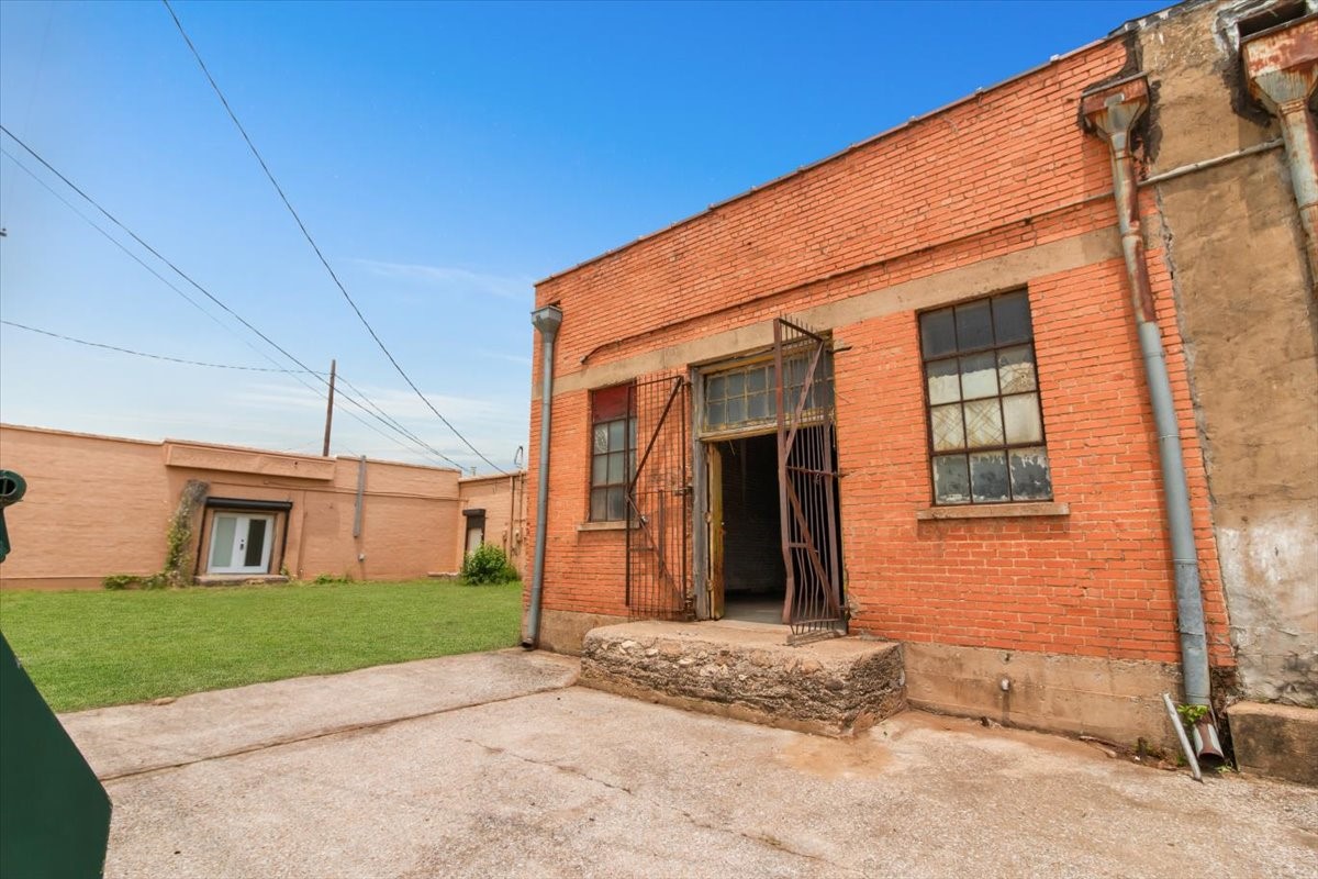 118 W Woodard Street Denison TX 75021