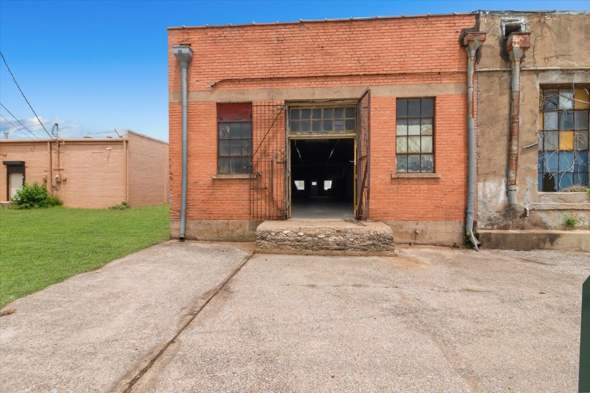 118 W Woodard Street Denison TX 75021