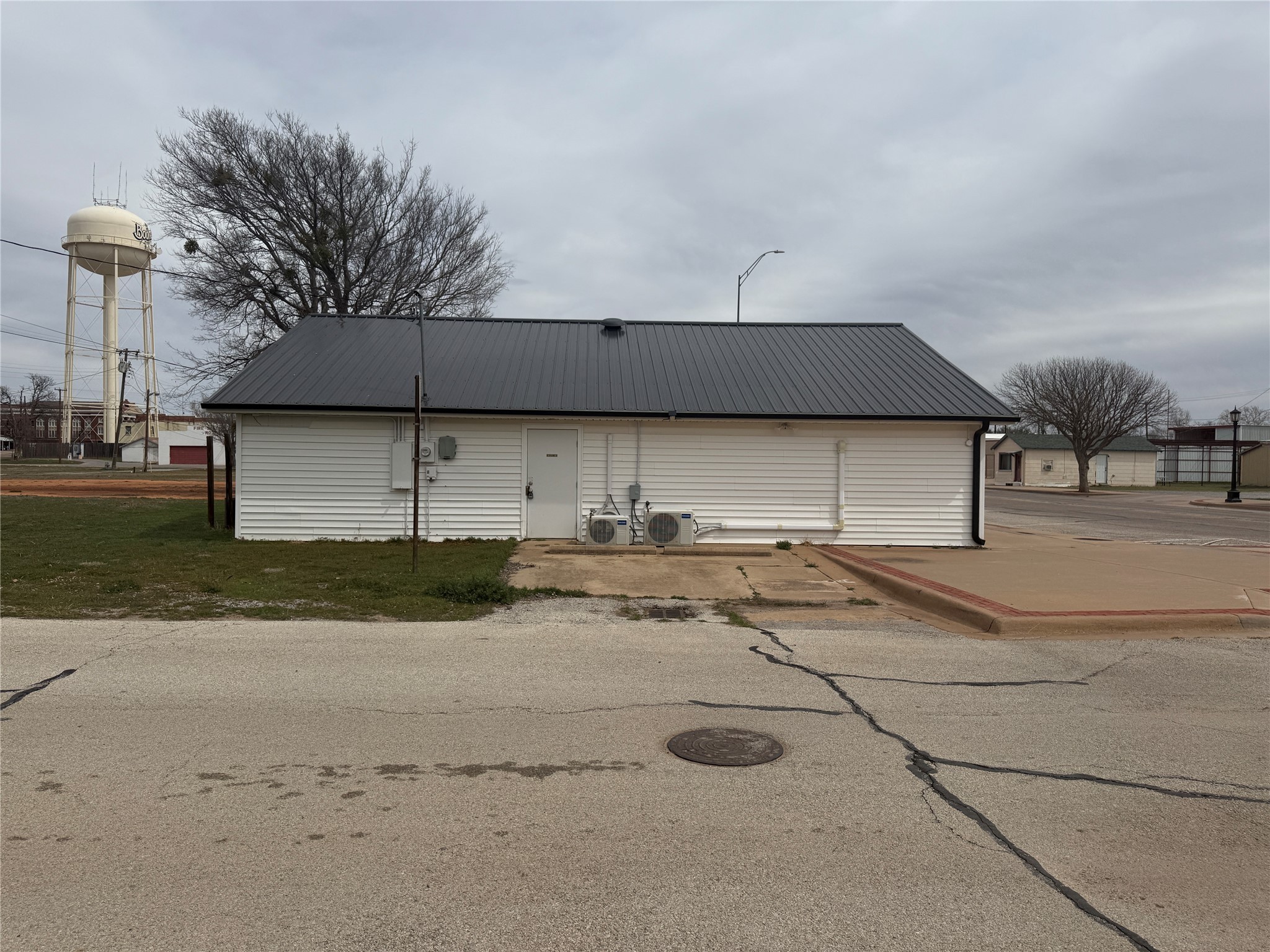 101 E 3rd Street Burkburnett TX 76354