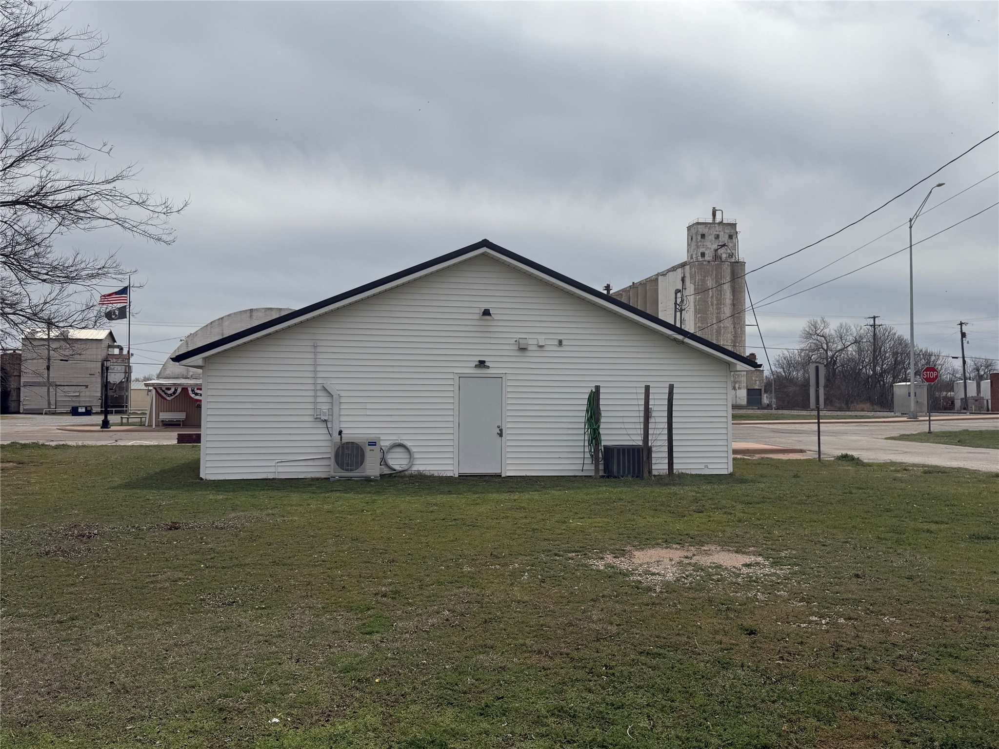 101 E 3rd Street Burkburnett TX 76354