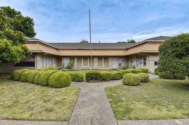 529 W Wheatland Road Duncanville TX 75116